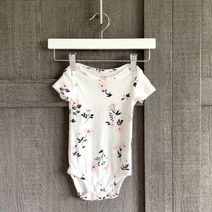 $3 Add-on⭐️NWOT Carter’s pink floral onesie